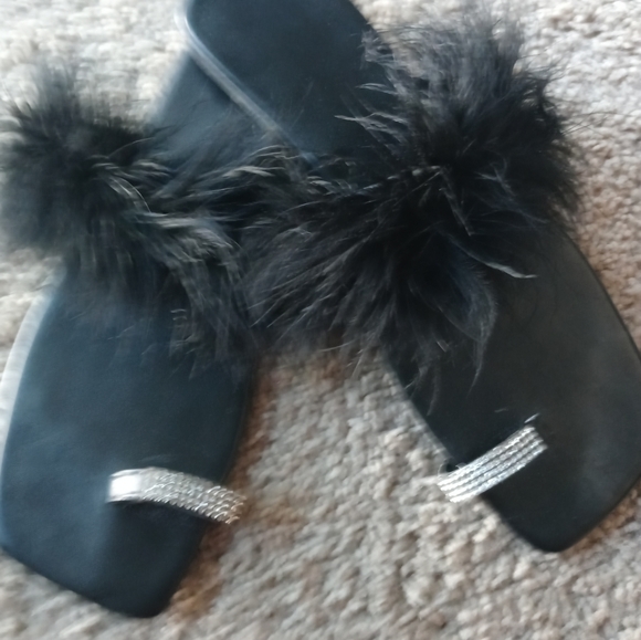 Women Slides - Picture 2 of 3